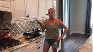 Watch SUNVIVI Triple Slow Cooker Buffet Server 3 Pot Food Warmer on Amazon Live