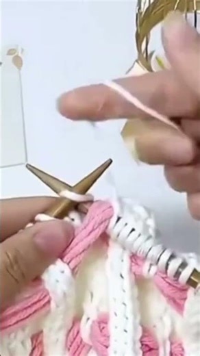 Two-Tone Knitting Pattern for Beginners #knitting #KnittingTutorial #DIYKnitting