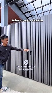 pagar minimalis model terbaru menggunakan material WPC Wall Panel khusus untuk outdoor, tahan cuaca ekstrem anti karat anti lapuk. #pagardoublesliding #pagarwpcoutdoor #pagarminimalismodern #bengkellaskarawang #duakaryaunggul | Dua Karya Unggul