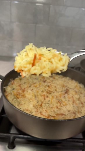 EASY DINNER IDEA: This homemade rice-a-roni is the perfect side dish for busy nights or when you are short on time but want something that is BIG on flavor. #easydinnerideas #familymealideas #toddlerfriendlymeals