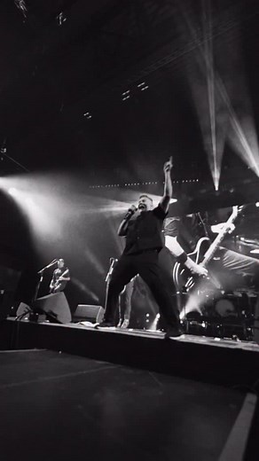 Leipzig !! What an incredible night. Thanks to everybody who came. Next up: tonight tomorrow in Cologne 🇩🇪 , then 3 in France 🇫🇷 Lyon, Bordeaux, and the mighty Nantes !! Who’s coming? 🎥: @ehhfotografie | Dropkick Murphys