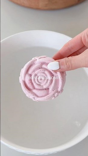 DIY rose bath bomb 🌹🥀🫧#galentines #valentinesday #bathbomb #asmr #bathbombs