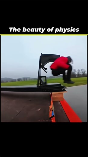 This video explains the principle of relative velocity #shorts #sigmaphysics #physics