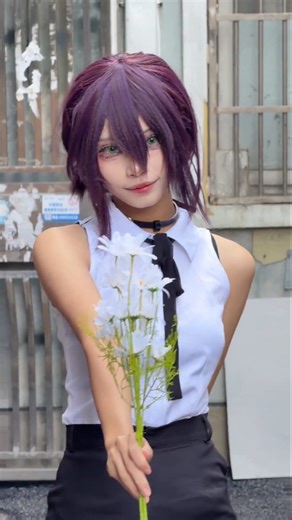 Cosplay content on Instagram: "「霸气丞子」乡下的老鼠😍😘🥰。 。 。 。 #chainsaw #chainsawmancosplay #rezecosplay #chainsawman #reze"