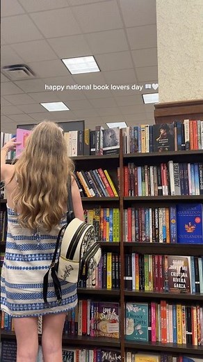 happy national book lovers day! 📖💐🤍