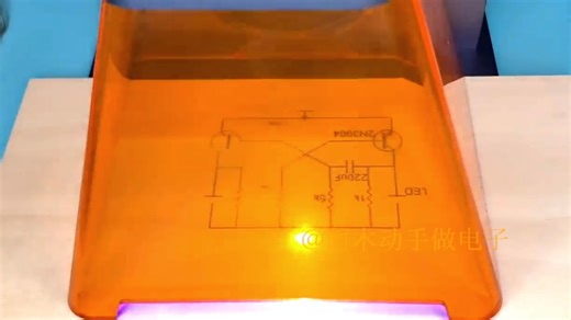 电子DIY制作晶体三极管多谐振荡器LED闪烁灯电路