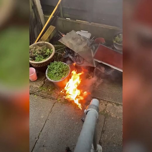 49K views · 102 reactions | A mum has told of the terrifying moment her air fryer caught fire | Manchester Evening News | Facebook
