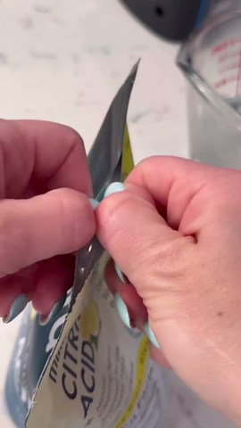 How to Deep Clean and Descale Your Iron – A Satisfying Guide