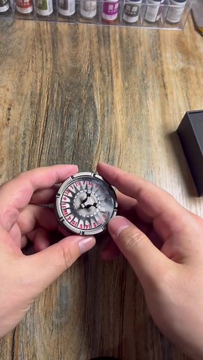 🔥 A dice or a relic of power? This dragon-forged roulette D20 looks like it holds ancient secrets. Would you dare to roll it? 🎲🐉 💬 What’s the most epic D20 roll you’ve ever made? #dice #dnd #dnddice #dicegoblin #metaldice #ttrpg