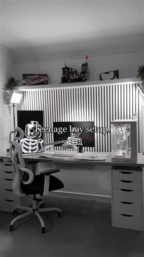 Teenage boy setup. 2k before february?🙏 #techtok #gamingsetup #setup #pcgaming #fyp