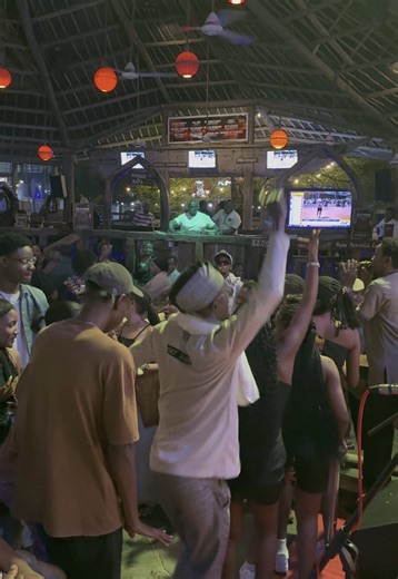 Siku ya Warembo 📍Samaki Samaki WE ARE THE EXPERIENCE #kweturahatupu #SamakiSamaki #LetsGo #GoodTimesOnly #SamakiExperience #SamakiMoments #WeekendFeels #JuaLileee #ChillAndUnwind #SamakiCulture #EndYourWeekRight