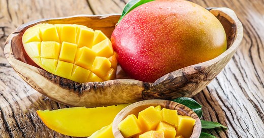 Mango - właściwości i kalorie. Jak obrać i jak jeść mango?
