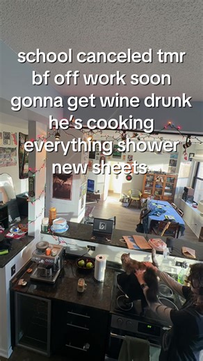 𝕔𝕒𝕥 (@spitegremlin)’s video of shower