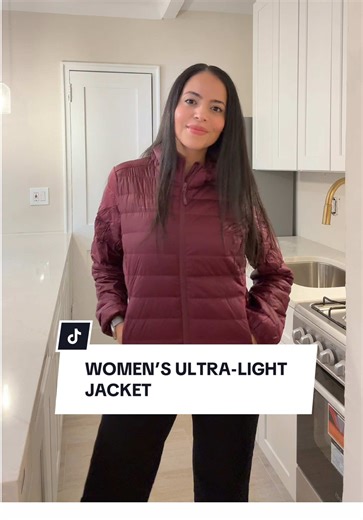 Winter coat season but make it lightweight ❄️✨ This Ultra-light down jacket is 85% duck down, 600 fill power, windproof, water-resistant AND it folds into a pouch for travel! #winterjacket #wintercoat #ootd #winterfashiontrends #travelmusthaves