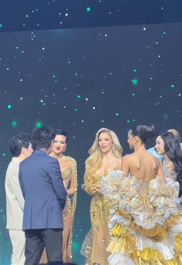 Últimos consejos de papá Nawat antes de la ronda de preguntas. ❤️✨ #missgrandecuador #missgrandinternational #missgrandecuador2026 #มิสแกรนด์เอกวาดอร์ #shyareandrade @Shyare