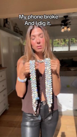 I can never show the irl sparkle on camera but this? This is pretty darn close lol. 😂 Phone malfunction for the win! #rocknot #rhinestonepursestrap | Rocknot