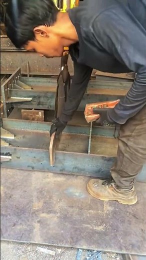Lifting process of steel structural beams with creative tools
