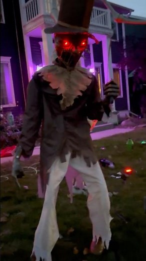 Massive Scarecrow Animatronic Haunts Halloween Night