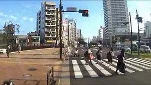 【閲覧注意】吉澤ひとみ轢き逃げドラレコ映像が衝撃的過ぎてドン引きする人々…傍観者は多いが動けないのが普通か