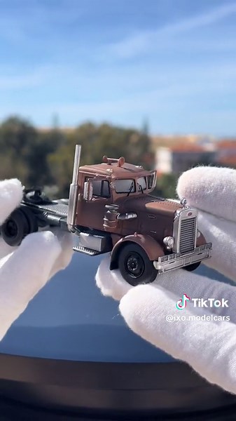 ❗NEW TOOLING❗ 🚛💨 #Duel is a 1971 American action-thriller television film.🎥🔥 This iconic 1955 Peterbilt 281 served as the antagonist and will transport you back to the intense road rage story depicted in Steven Spielberg's masterpiece. Get ready to relive the heart-pounding chase scenes, as this finely detailed replica takes center stage on your shelf! It is one of the stars of our new 1/64 semi-truck line! ✨ #IXOModelcars #IXO #IXOTrucks #AmericanTrucks #Peterbilt281 #StevenSpielberg #Class