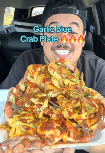 Viral Garlic Blue Crab Plate Review from Boston