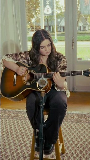 Muireann Bradley Live at The Fellowship of Acoustics! Watch the full performance here ⬆️