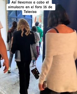 56K views · 1K reactions | Simulacro en el programa "HOY" 沈 沈 Esta semana así llevamos a cabo el simulacro del 19 de septiembre. | Andrea Legarreta | Facebook