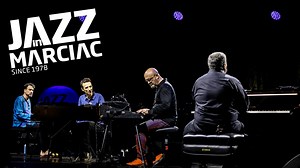 𝗣𝗶𝗮𝗻𝗼𝗙𝗼𝗿𝘁𝗲 "𝗕𝗼𝗱𝗮 𝗕𝗼𝗱𝗮" 𝟬𝟭/𝟬𝟴 Quatre pianos, quatre pianistes : nous avons eu droit à un spectacle décapant avec Baptiste Trotignon, Eric Legnini, BOJAN Z, Pierre de Bethmann - P2B. Quatre grands artistes se sont partagés deux pianos et deux Fender Rhodes pour une rencontre inédite et on ne peut plus alléchante. Chacun dans son style, ces mousquetaires des claviers ont pratiqué un jazz sans artifices. Juste un exemple de collectif en acoustique où le beau jeu et les belles p