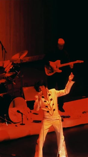 Elvis can’t be choreographed. The moves have to become part of you and shine through naturally throughout the show. Elvis’ brilliance came from his spontaneity… which no other artist in Vegas could fathom. #mattstone #mattstoneaselvis #elvis #elvispresley #elvismovie #elvisshow #elvisfan #singer #performingarts #concert #livemusic #tour #music #elvishistory #concertbusiness #elvismusic #elvisconcert #lasvegas #vegaselvis #1970elvis #8mm #liveshow #liveentertainment #70saesthetic #retro #filmaest