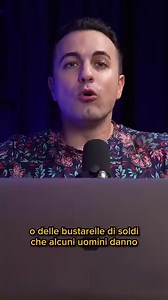 🥔 👅 Se ami leccare la patata devi sapere questi 5 segreti 1) Ciò che funziona NON è fiondarti immediatamente sulla patata, ma prima “preparare” la ragazza e riscaldare l’atmosfera, come lo fai? Inizia a “sfregare” con il palmo della mano all’esterno della mutandina, falla bagnare e successivamente sposta prima le mutandine a lato e poi tirale via completamente. 2) Quando la lecchi, specie per i primi minuti, LECCALA e basta, senza avere la smania di fare altre 5 cose… 3) NON USARE MAI la punta