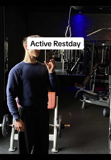 Tag 178/365 🌟 Ein Tag im Leben eines Sportlers! 🚴‍♂️💪 Heute starte ich mit meinem Protein-Kaiserschmarrn, um stark in den Tag zu starten! 💥 Während der Schule gibt’s leckere Hähnchenmahlzeiten mit Spinat und Reis. Auch mein Vorstellungsgespräch lief super, und danach hat das Cardio auf dem Fahrrad richtig gut getan! 🚴‍♂️💨 Wie startest du deinen Tag? 💭 Lass es mich in den Kommentaren wissen! #SportlerLeben #Bodybuilder #ProteinPower #HealthyEating #Kraftsport