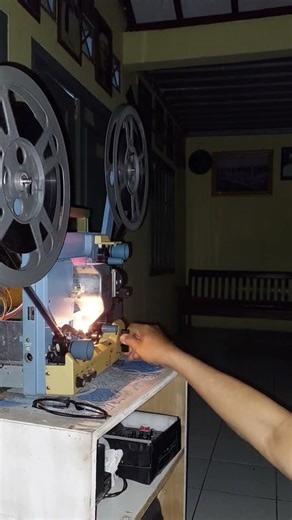 Inside of a 16mm vintage projector #short #shortvideo