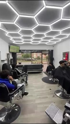 Order your customised Hexagon LED Lighting Grid, A Modern, bright, Functional light fit for all spaces both business and residential 🔥 www.smg-hexagon.com Free world-wide shipping 📦 Fast Dispatch and Delivery 🏃‍♂️ 3 year warranty 🤝 #hexagonled #barbershop #BarberShopLighting #hexagon #hexagonlights