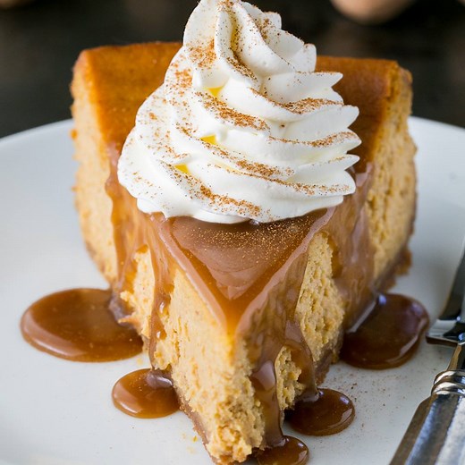 Pumpkin Cheesecake 😍 RECIPE: http://bit.ly/bestpumpkincheesecake | NatashasKitchen.com