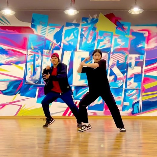 niana on Instagram: "sheeesh! so i decided to take class on my last day in dubai ^ 🫶🏼 thank u kuya @eauj for teachin this fun dance 🤣⚡️🐆 song : Jaguar By @victoriamonet steps: @eauj studio : @diverseperformingartsschool"