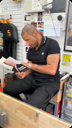 Mad Dog educating the ‘semi-pro’ crew one joke at a time. Getting paid don’t make you pro, mate! #BoxingComedy #MadDogs #boxing #boxinglife | Mad Dog's Boxing store