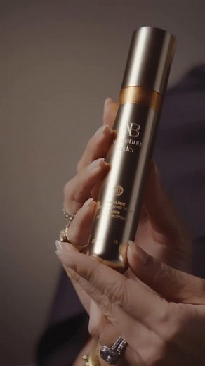 AB Science at its most powerful. - Corporate Lawyer and Content Creator, @lisaingmarinelli relies on The Elixir to rapidly balance skin, smooth texture, and calm breakouts revealing a more even, radiant complexion in days. - Discover more at augustinusbader.com - #AugustinusBader #ABScience #Elixir | Augustinus Bader