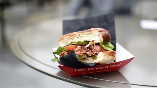 Le burger végétarien, plus sain que celui contenant de la viande? Une diététicienne nous répond