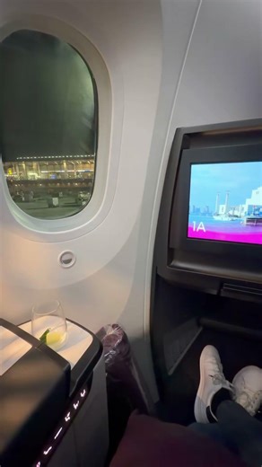 Qatar Airways B787-9 Business Class - Full Review Available on my Channel!