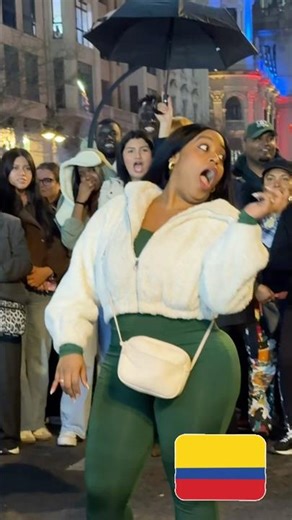 Batalla de baile 👯‍♀️ en las fallas de Valencia, viene Colombia 🇨🇴 vs Polonia 🇵🇱