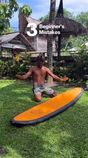 Surf Tips & Surf Tutorials on Instagram: "3 BEGINNER MISTAKES IN SURFING 🌊🏄‍♂️ Recognize any of these? 👀 We’ve all been there! 1. Looking Down When Popping Up Why it’s a problem: Your head leads your body. Looking down shifts weight forward, makes you unstable, and causes falls. Fix: 👉Keep your eyes on where you want to ride, not your board. 👉Practice land pop-ups while staring at a fixed point ahead. 👉Trust your feet will land right with repetition. 2. Holding the Rail Why it’s a problem: