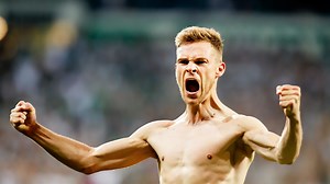 "Hi, how may I assist you today❓" Mit 18 Assists war Joshua Kimmich unser Top-Vorlagengeber 2018/2019! 🙌 | FC Bayern München