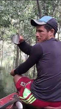 FIRST TRY AND IT WAS A GOOD ONE! 😱 Fishing with a gillnet in the Amazon's flooded forest