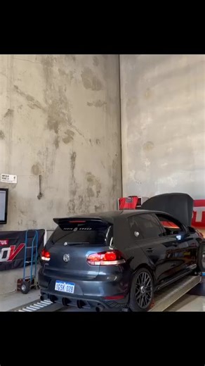 JDY K04 turbo kit ⚡did 269.48kW, 601Nm at 1.5bar boost without fuel pump mod on Stage 2 mk6 GTI. Video credit: @canla_gti Features: -Bigger compressor wheel than OEM turbo -Billet compressor wheel inducer diameter: 57mm -Good for 320HP -Customizable high-lift actuator (6-14 PSI) -Direct bolt-on -No modifications needed -Gain 130 HP Get to know more: https://jdyperformance.com/products/k04-turbocharger-f23t-with-gasket-for-vw-golf-g-t-i-v-jet-t-a-pas-s-a-t-2-0tfsi-5-axis-billet-wheel?variant=4006