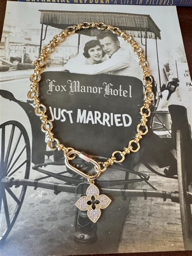 Gold Flower Pendant Necklace - Etsy