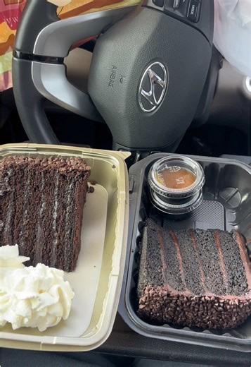 Cheesecake Factory vs. Red Lobster Chocolate Cake Taste Test