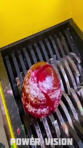 Shredding Giant Chupa Chups #tests #experiment #oddlysatisfying #crush