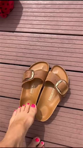 Petite Feet Pixie on Instagram: "I love how they shine. My feet fit perfectly ❤️"