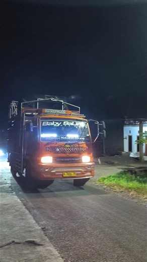 Baby Salima using Fuso K5 Maximal, on the way to the Urek-Urek carnival