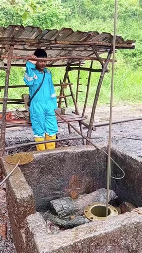 Traditional process of extracting crude oil. #fyp